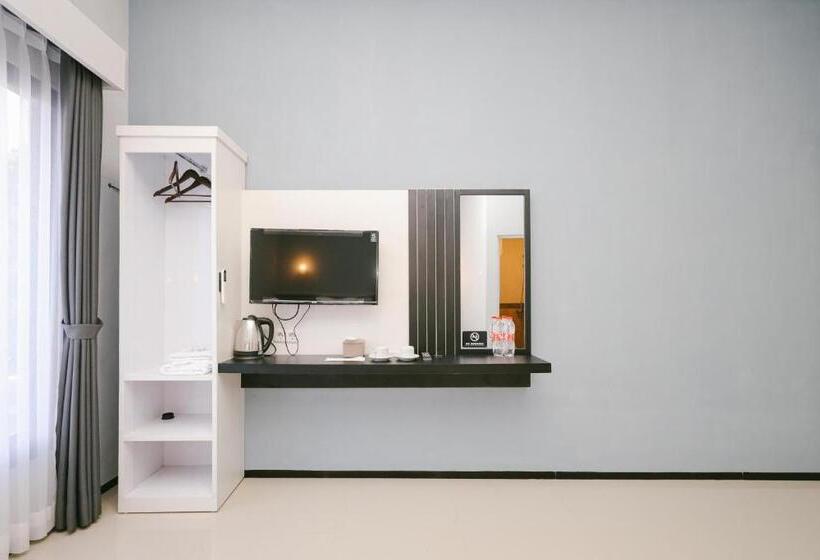 בית מלון כפרי Urbanview B Syariah Lumajang By Reddoorz