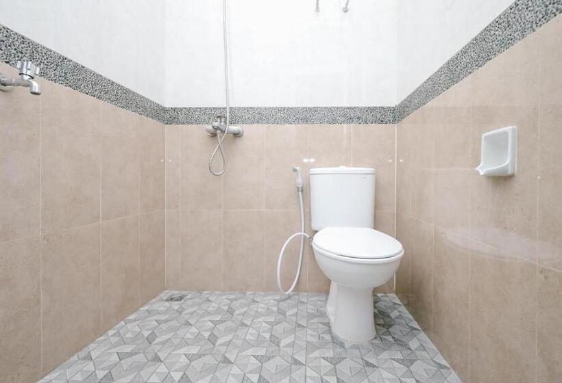 בית מלון כפרי Urbanview B Syariah Lumajang By Reddoorz