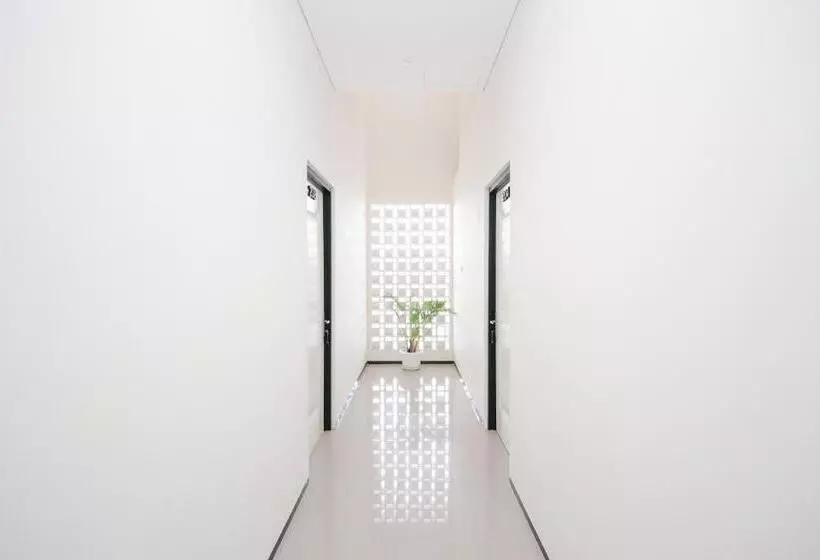 ホテル Urbanview B Syariah Lumajang By Reddoorz