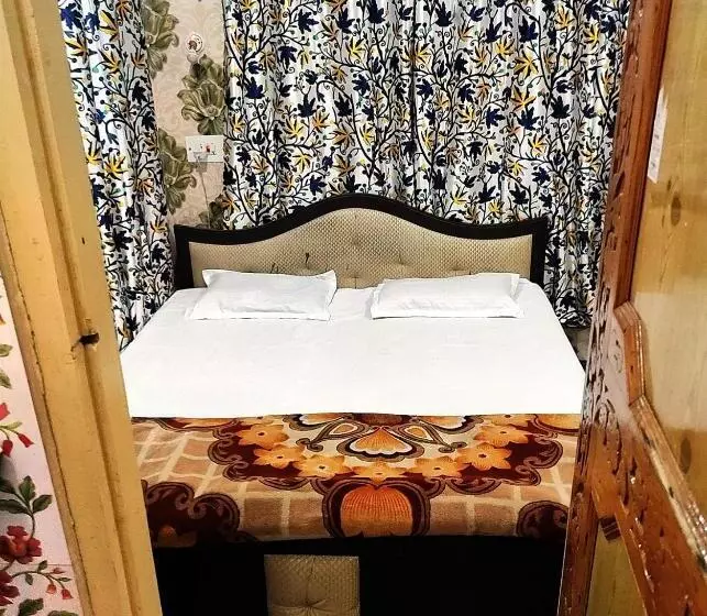 پانسیون Fabulous Kashmir