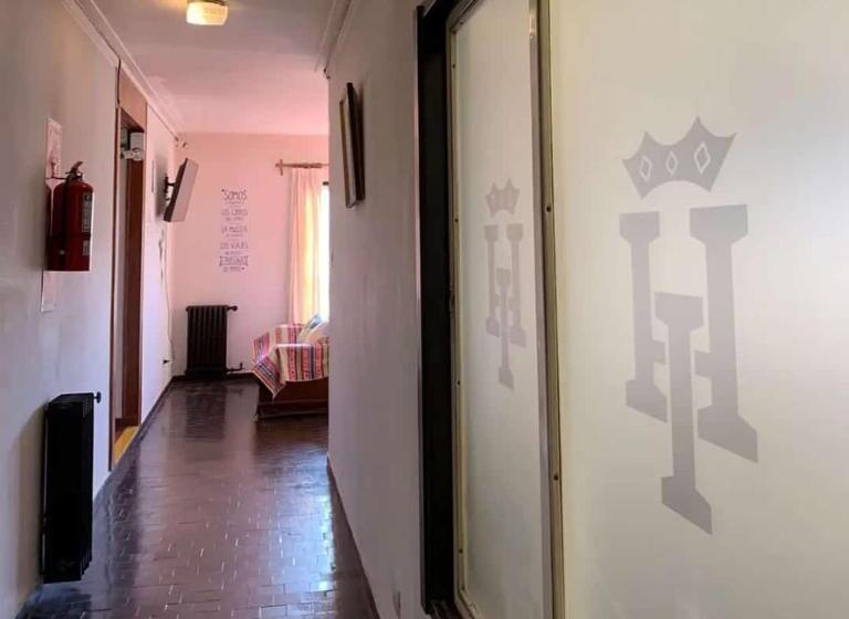 פנסיון Il Point Hostel Cafe