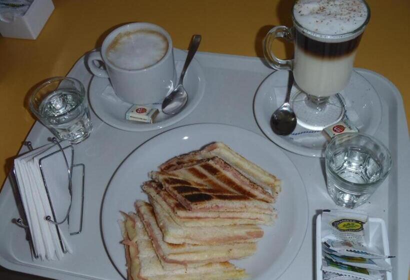 פנסיון Il Point Hostel Cafe