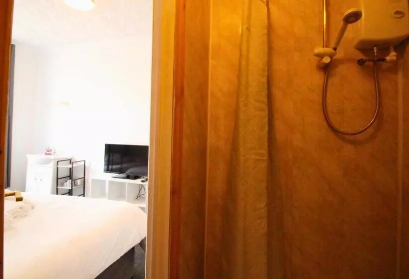 Bed and Breakfast 33