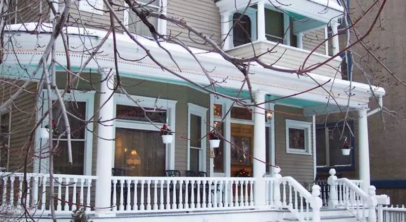 Crescent Lily Inn B&b