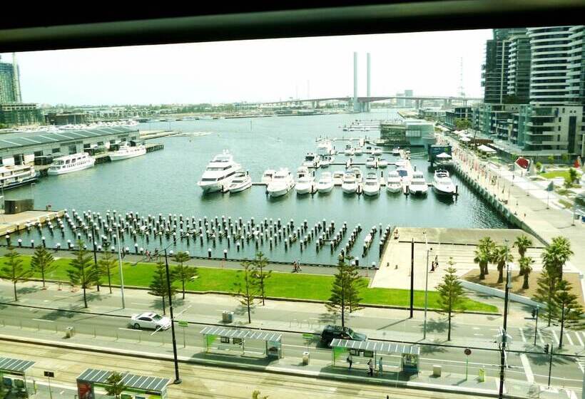 Docklands Private Collection   City Harbour Apartments