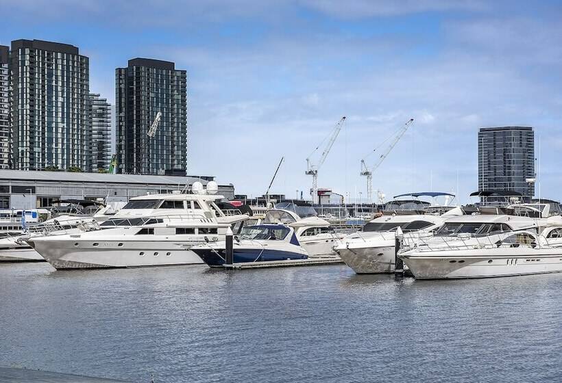 Docklands Private Collection   City Harbour Apartments
