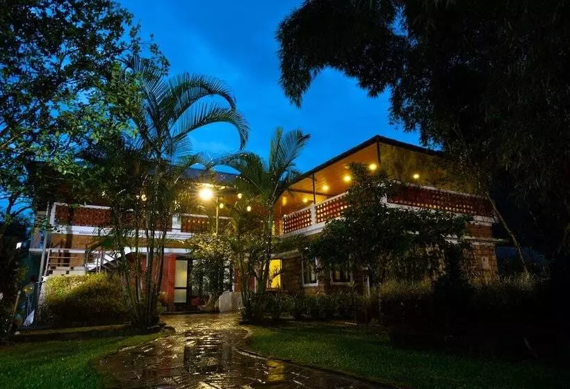 منتجع Falling Waters Munnar