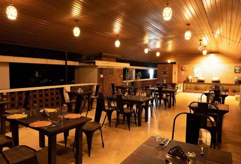 منتجع Falling Waters Munnar