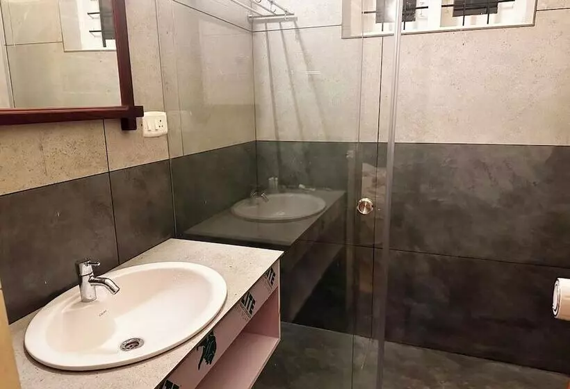 منتجع Falling Waters Munnar