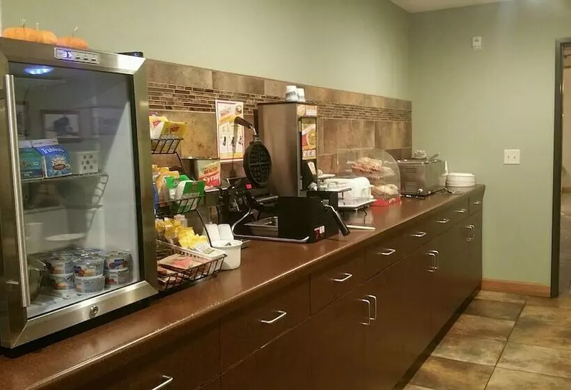 בית מלון כפרי Canby Inn And Suites