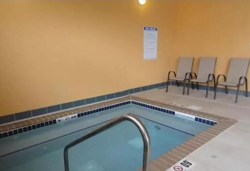 בית מלון כפרי Canby Inn And Suites