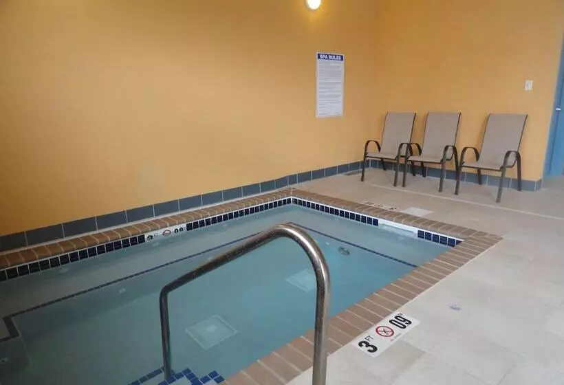 בית מלון כפרי Canby Inn And Suites