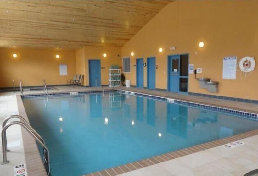 בית מלון כפרי Canby Inn And Suites