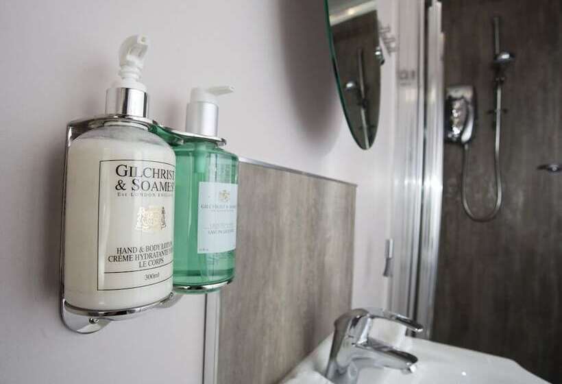 فندق Haworth Old Hall