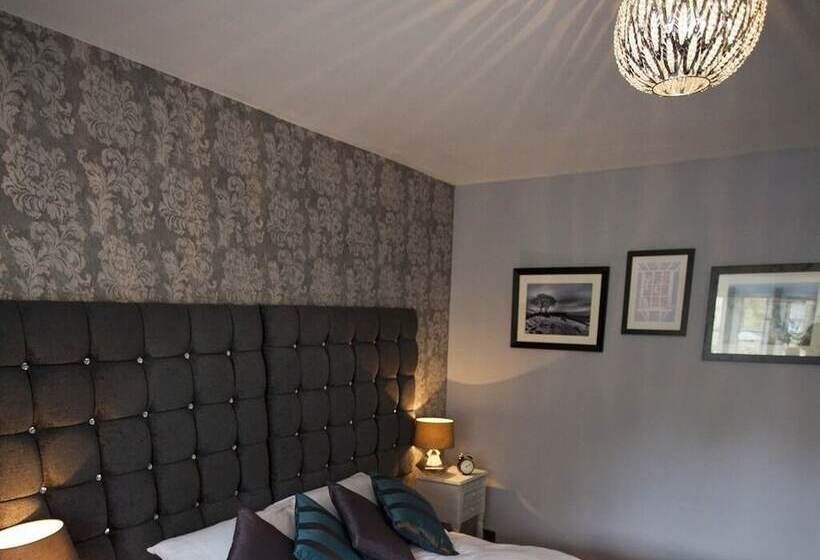 فندق Haworth Old Hall