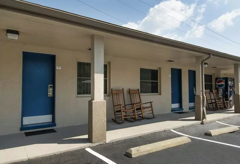 בית מלון כפרי Relax Inn   Bryson City