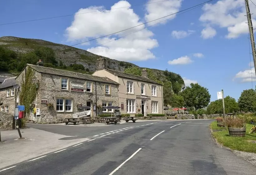 בית מלון כפרי Tennant Arms