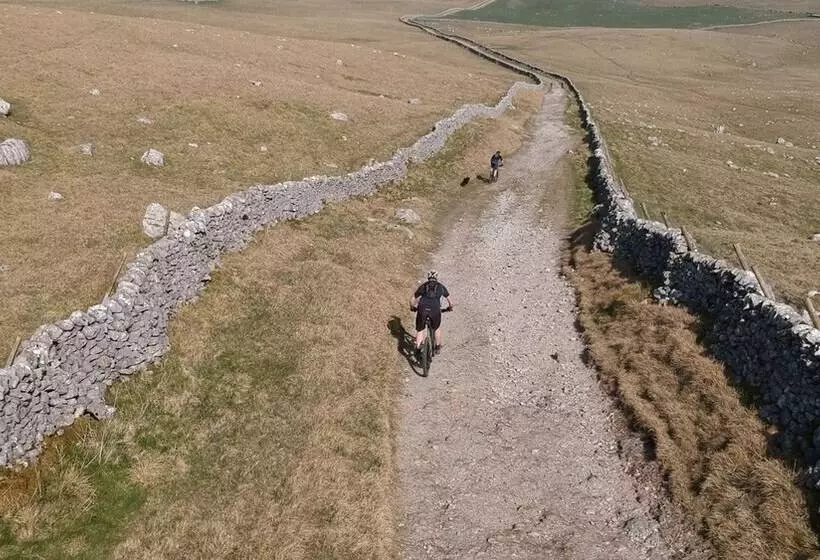 בית מלון כפרי Tennant Arms