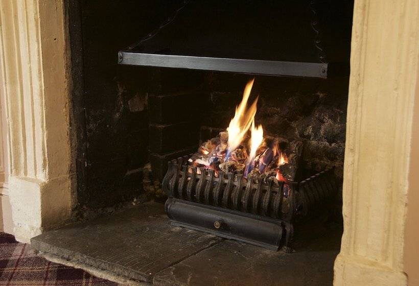 בית מלון כפרי The Grove Arms