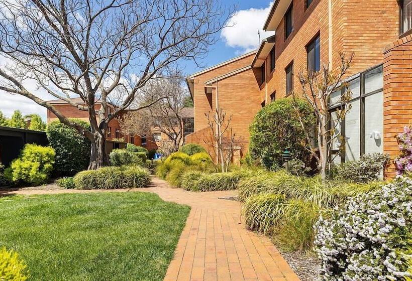 Oxley Court Serviced Apartments