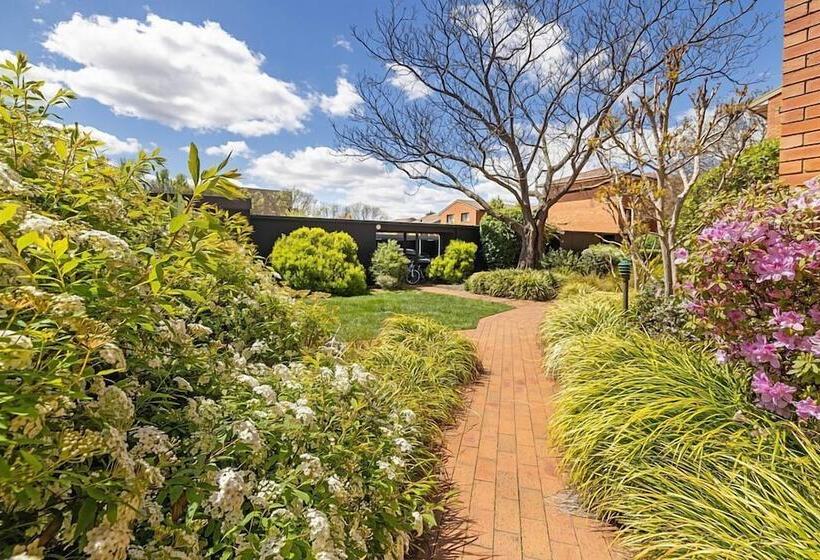 Oxley Court Serviced Apartments