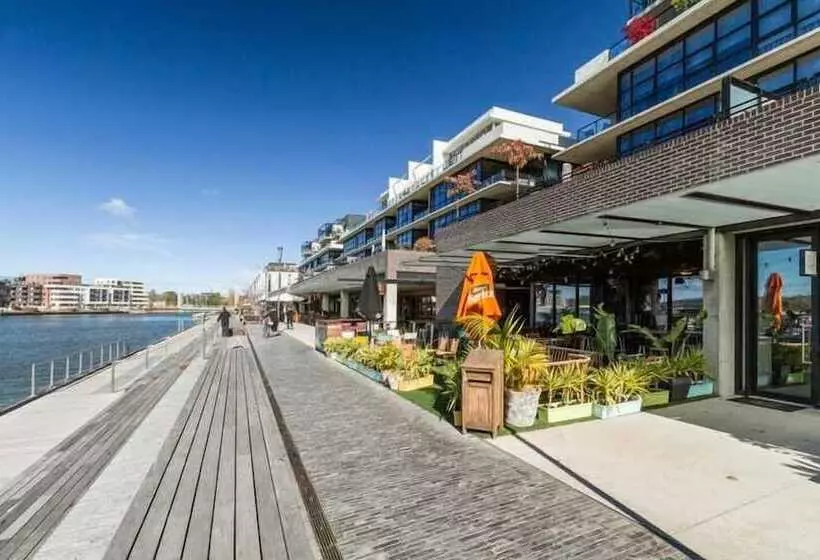 Oxley Court Serviced Apartments