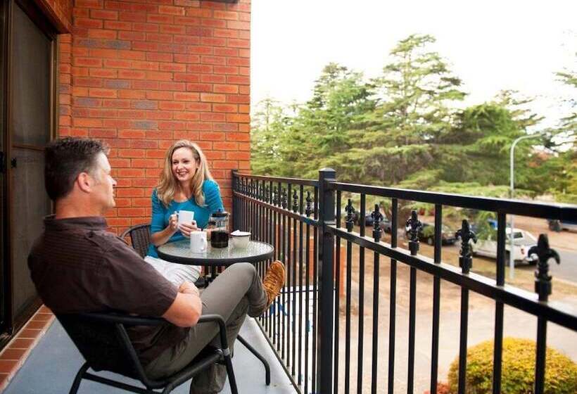 Oxley Court Serviced Apartments