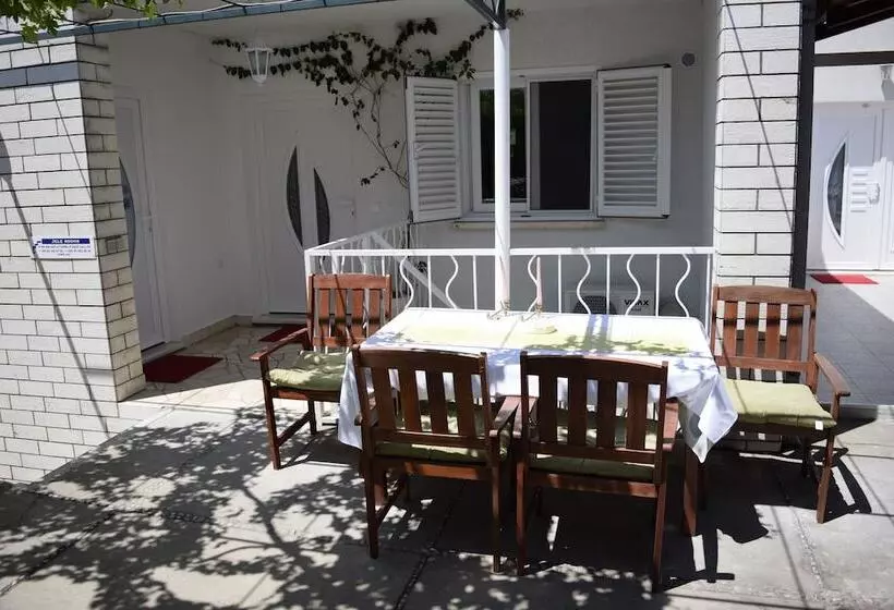 ペンション Jele Rooms