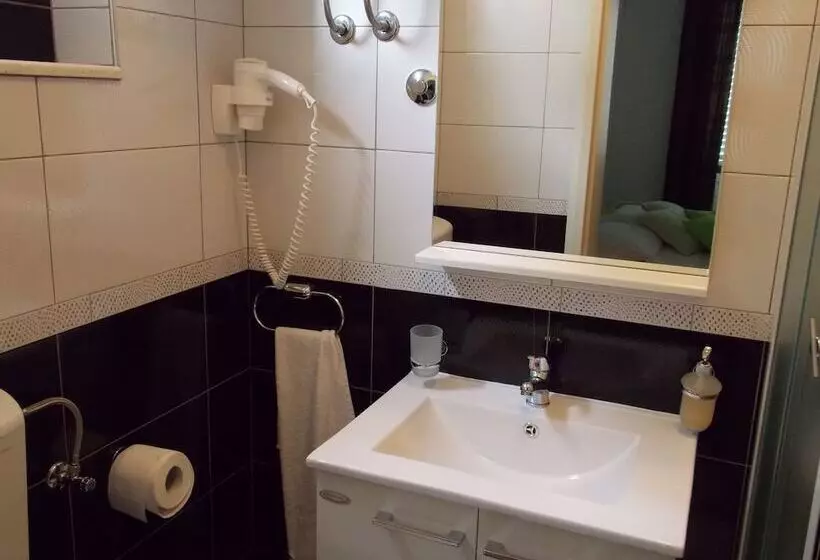 ペンション Jele Rooms