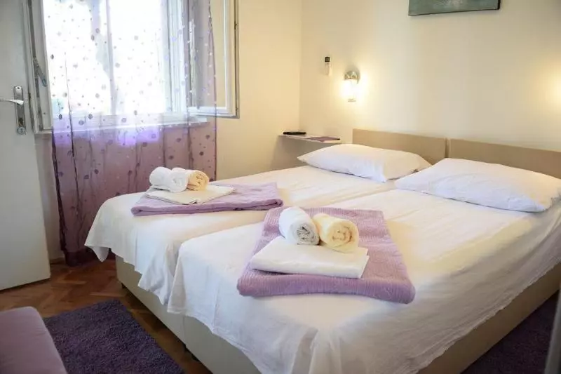 ペンション Jele Rooms