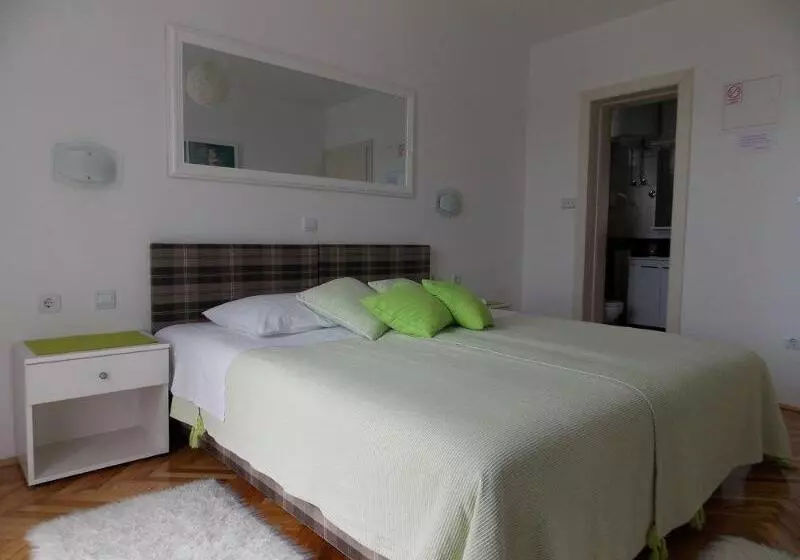 ペンション Jele Rooms