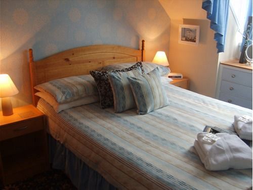 פנסיון Rolling Waves