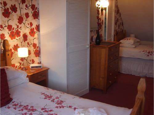 פנסיון Rolling Waves