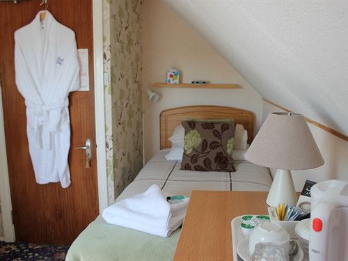 פנסיון Rolling Waves