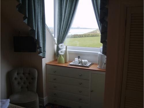 פנסיון Rolling Waves