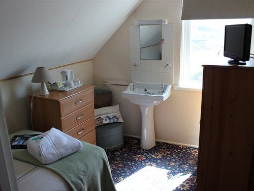 פנסיון Rolling Waves