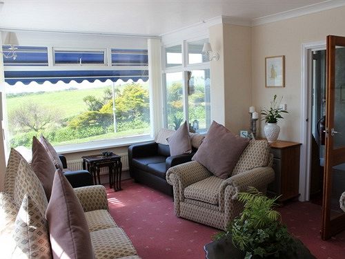 פנסיון Rolling Waves