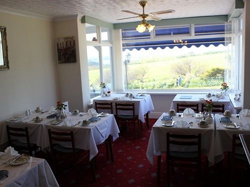 פנסיון Rolling Waves