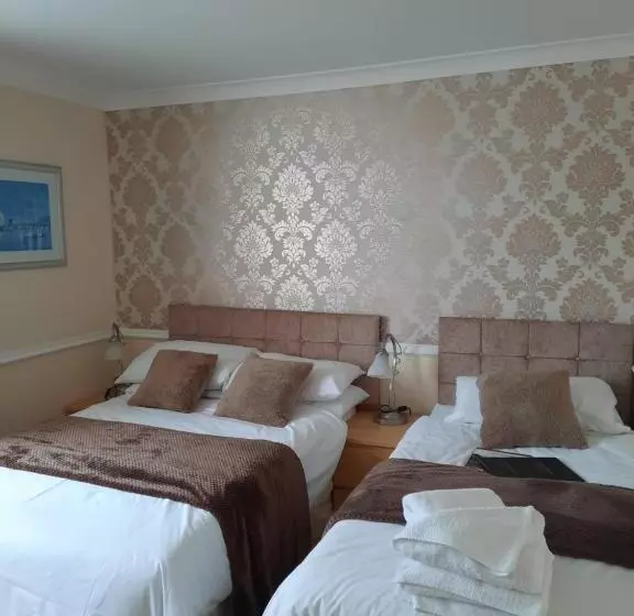 פנסיון Surrey House