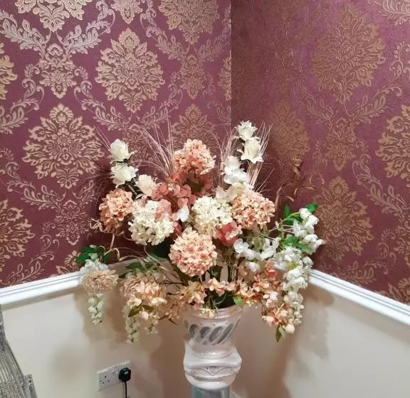 פנסיון Surrey House