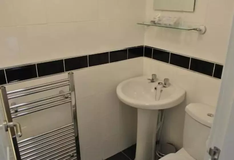 פנסיון Surrey House