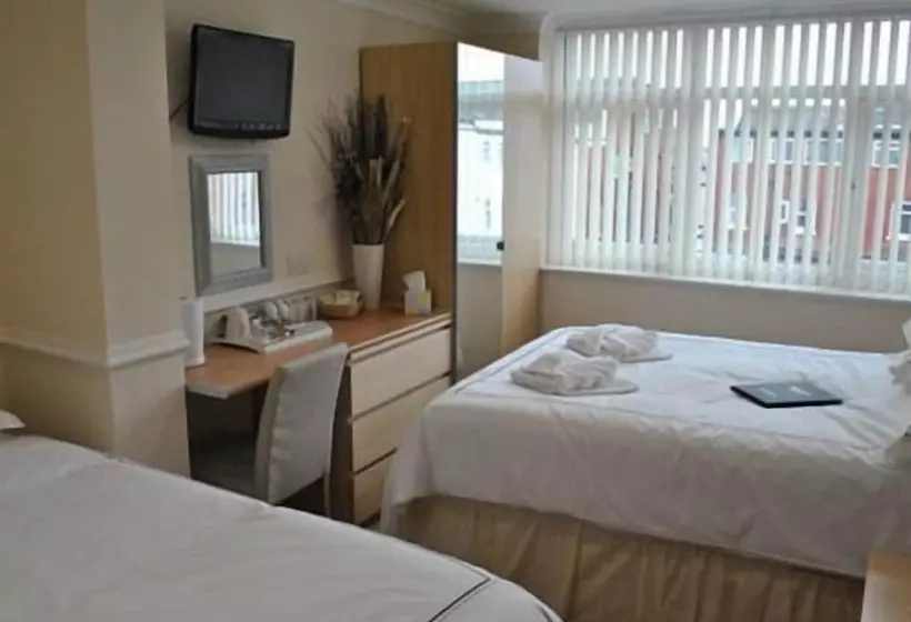 פנסיון Surrey House