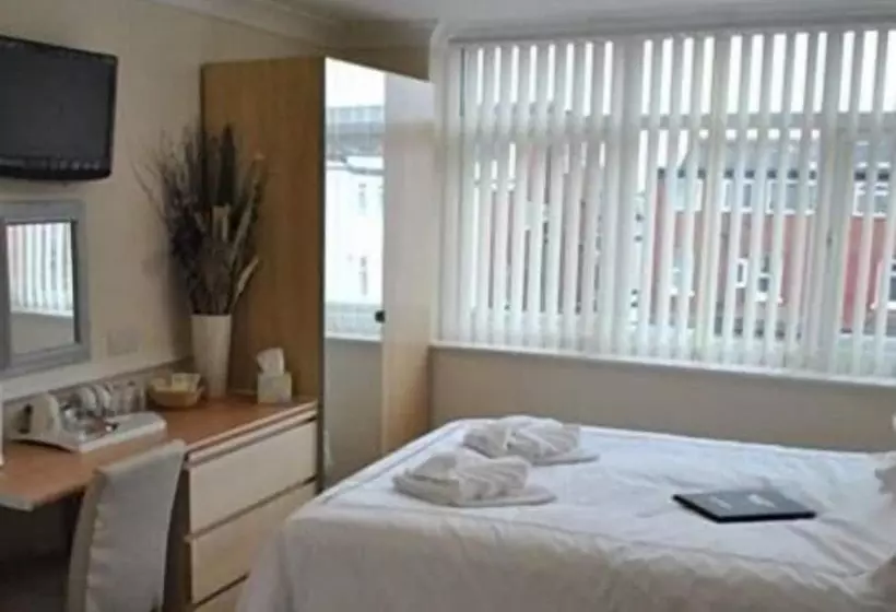 פנסיון Surrey House