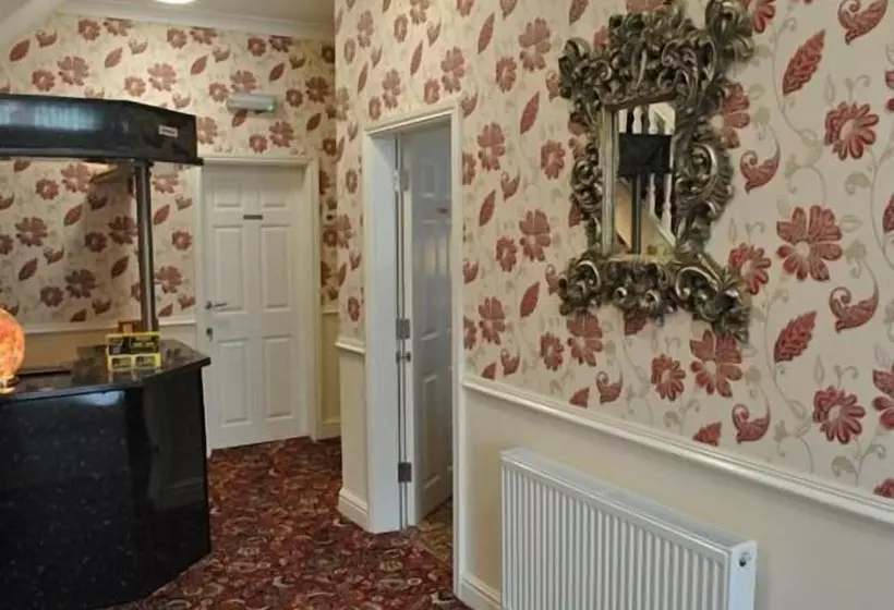 פנסיון Surrey House