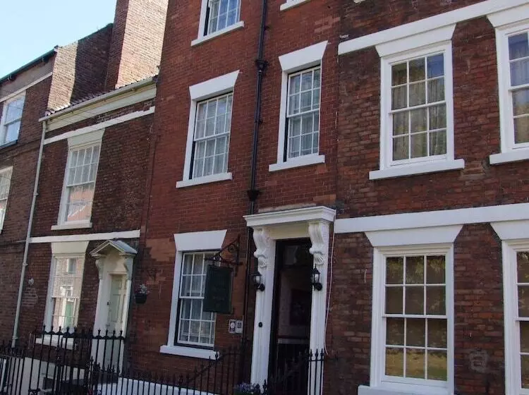 Пансион Tall Storeys