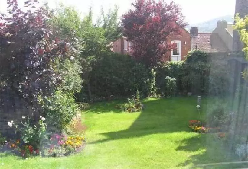 Пансион Tall Storeys