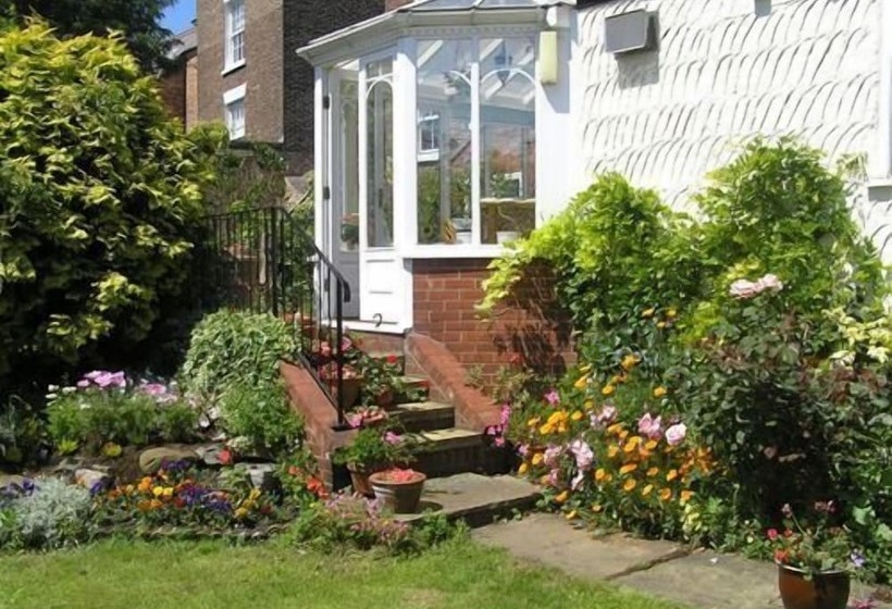 بنسيون Tall Storeys