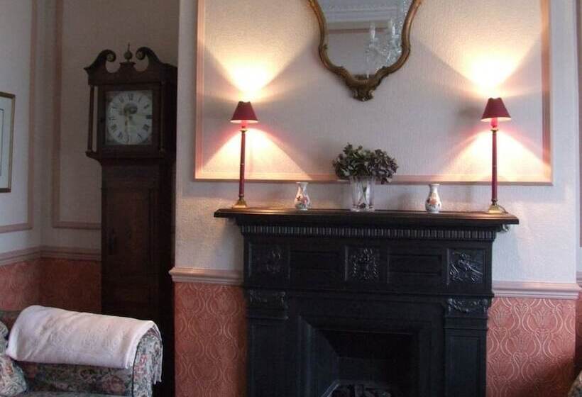 بنسيون Tall Storeys