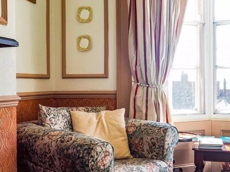 Пансион Tall Storeys