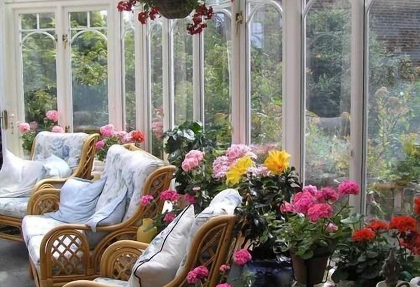 بنسيون Tall Storeys